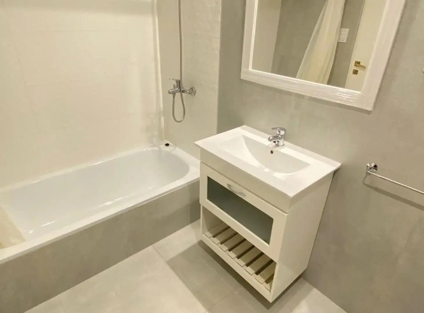 ALQUILER IMPECABLE CASA RECICLADA A NUEVO 3/4 DORM, PLAY, JARDIN EN MARTINEZ 5