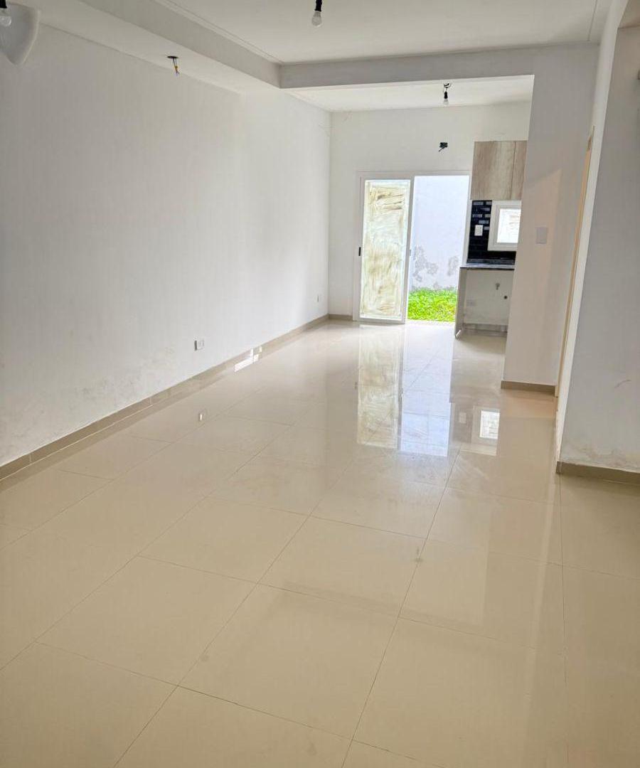 Foto de Excelente duplex a estrenar! 2 domitorios (suite) play, jardin, cochera, imagen 3