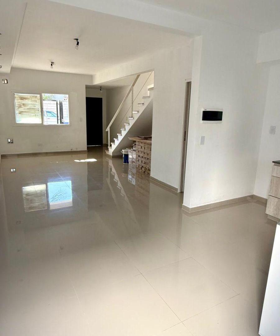 Foto de Excelente duplex a estrenar! 2 domitorios (suite) play, jardin, cochera, imagen 2