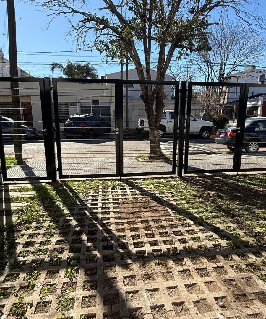 Foto de Excelente duplex a estrenar! 2 domitorios (suite) play, jardin, cochera, imagen 4