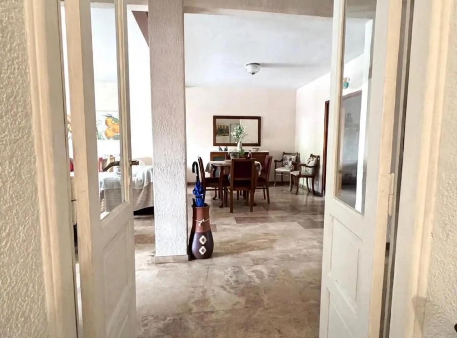 Foto de Amplio PH de 4 Ambientes en Planta Alta — Refaccionado - Entrada, imagen 2