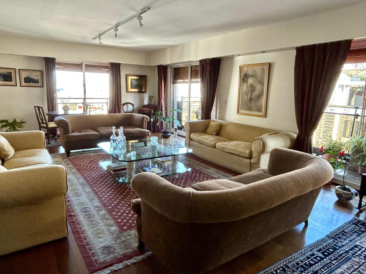 Venta - Retiro - 4 Dorm. en Suite. Piso Alto. Cochera. Impecable. 4