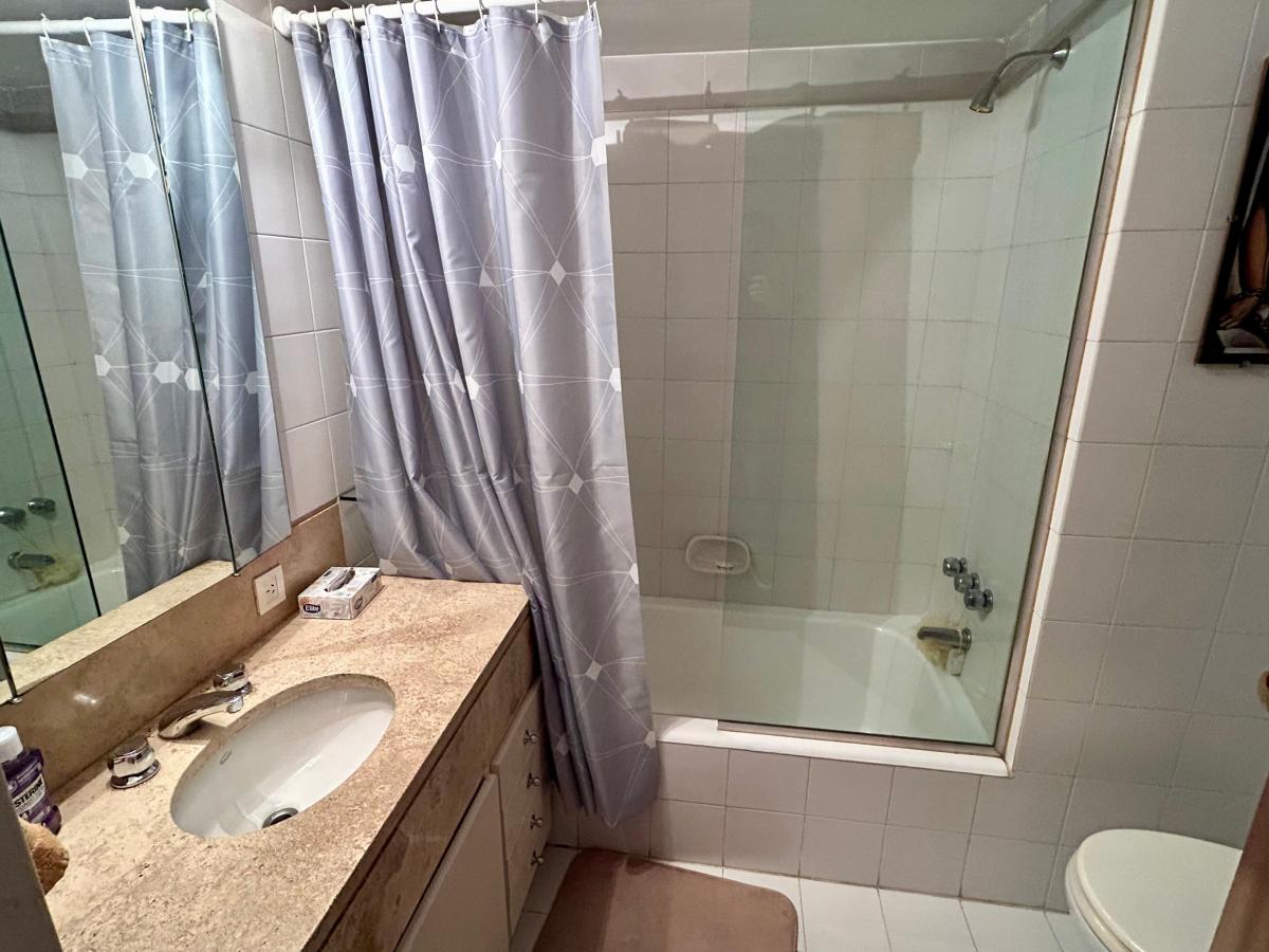 Venta - Retiro - 4 Dorm. en Suite. Piso Alto. Cochera. Impecable. 3