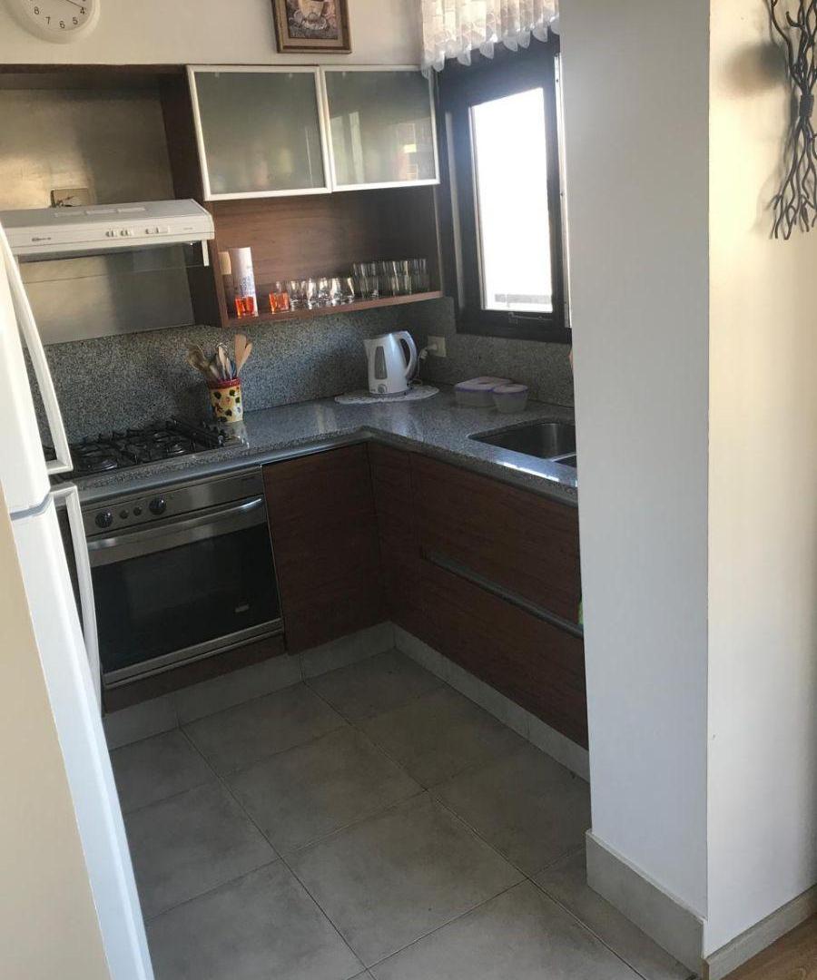 Foto de ALQUILER TEMPORAL. Departamento con 75 m² y 2 dormitorios. Frente al, imagen 5