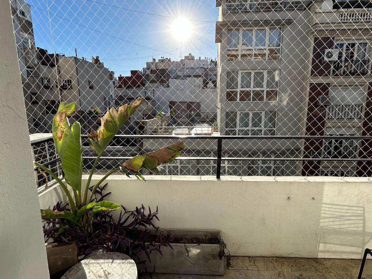 VENTA - Recoleta - 3 amb reciclado. Piso alto. Balcón.