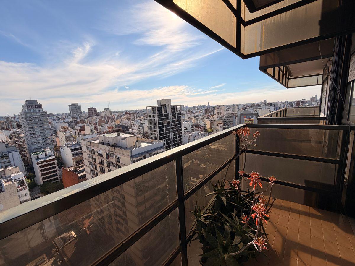 Foto de Venta - Belgrano - 3 Ambientes Piso Muy Alto. Vista Panorámica., imagen 1