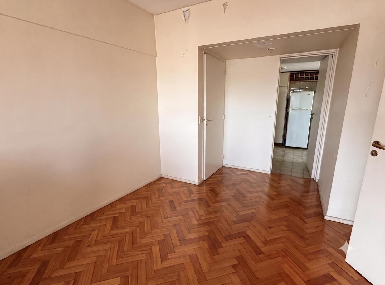 Foto de Venta - Belgrano - 3 Ambientes Piso Muy Alto. Vista Panorámica., imagen 2