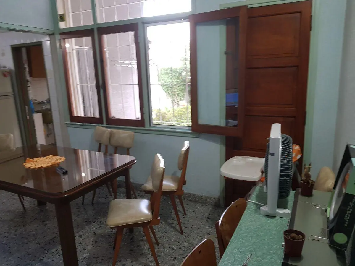 Casa con jardín y 3 dormitorios en venta en Parque Bernal 5