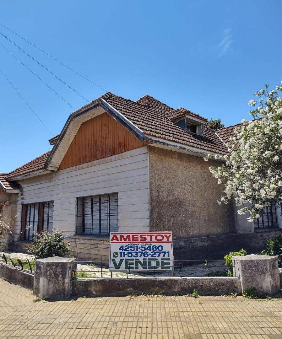 Chalet de 2 plantas en venta con 4 dormitorios en Parque Bernal