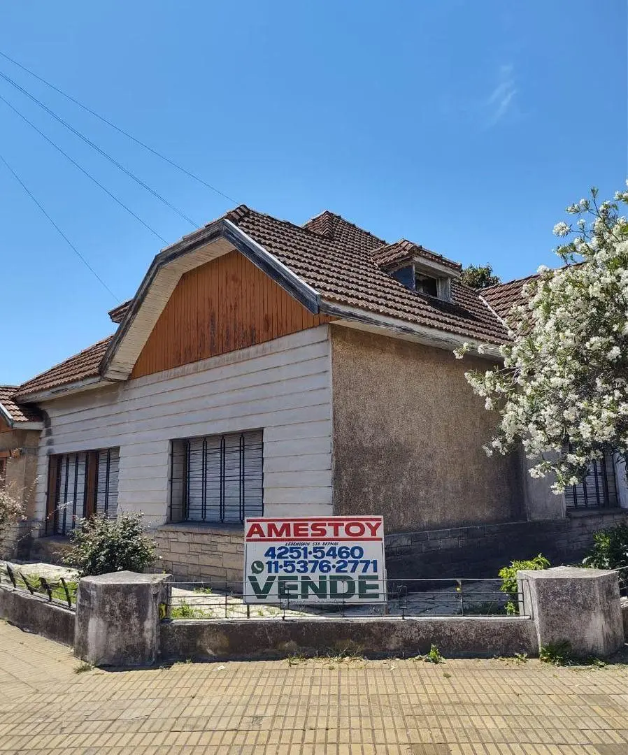 Chalet de 2 plantas en venta con 4 dormitorios en Parque Bernal 1
