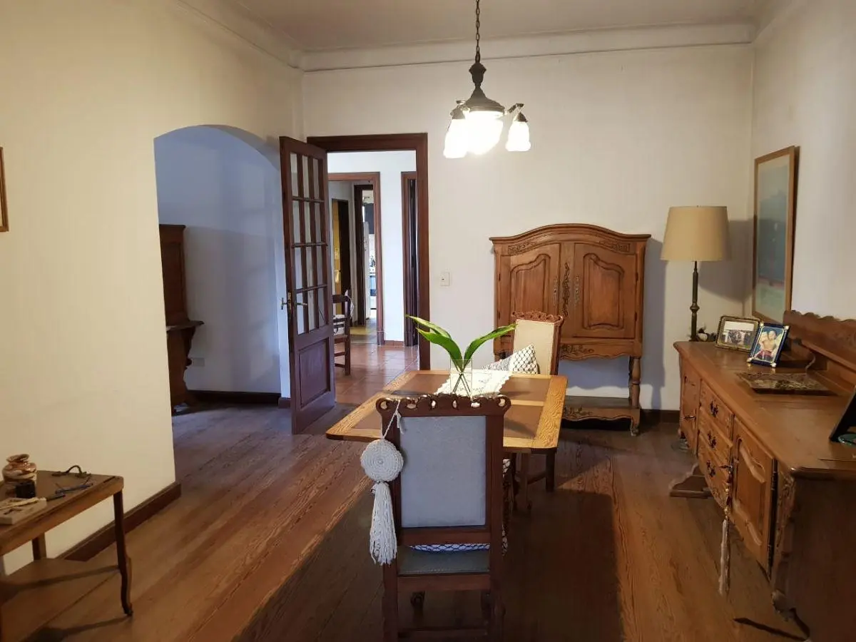 IMPORTANTE CASA 5 AMBIENTES EN VENTA A METROS DE ESTACION BERNAL 3