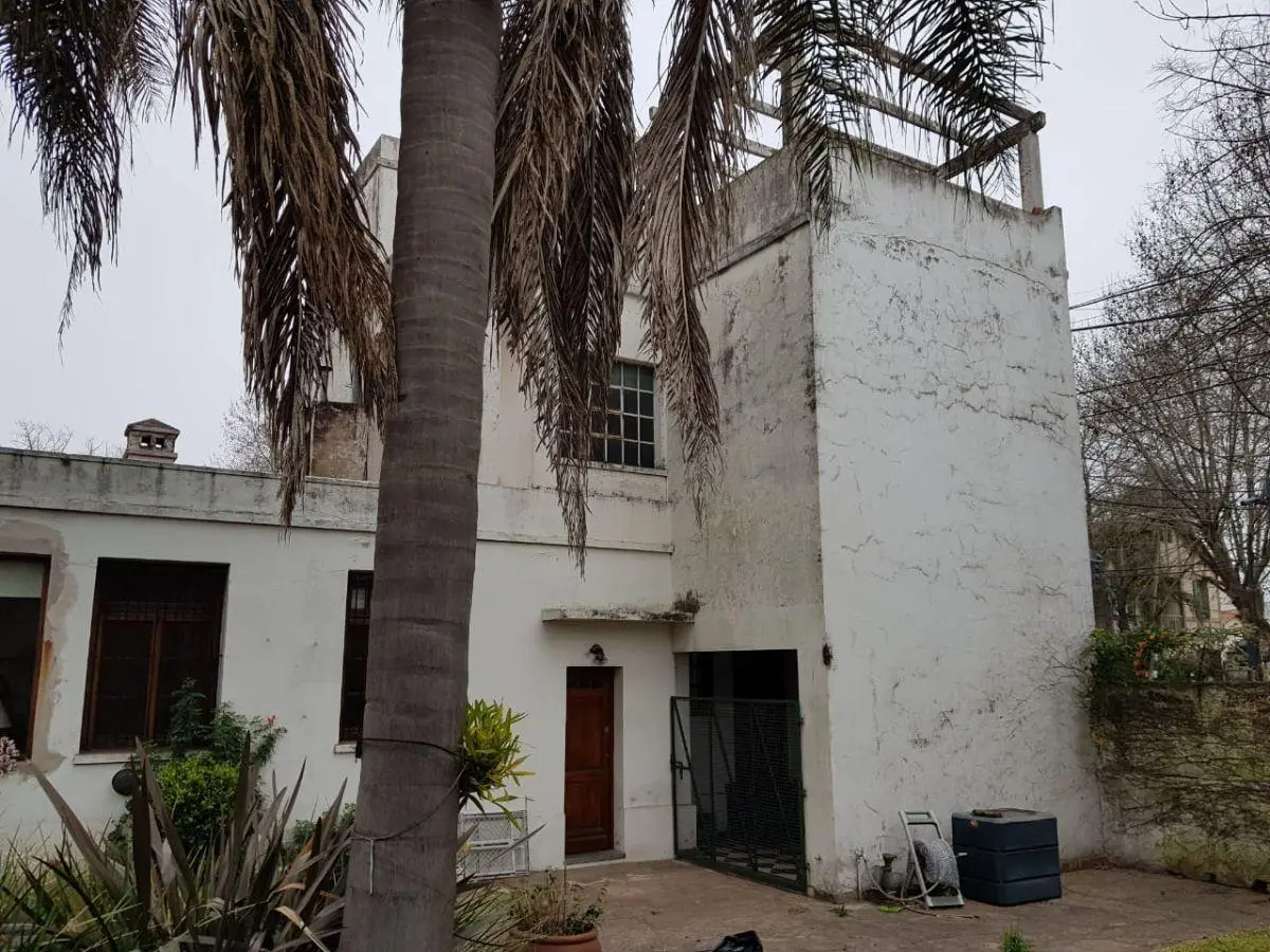 IMPORTANTE CASA 5 AMBIENTES EN VENTA A METROS DE ESTACION BERNAL 2