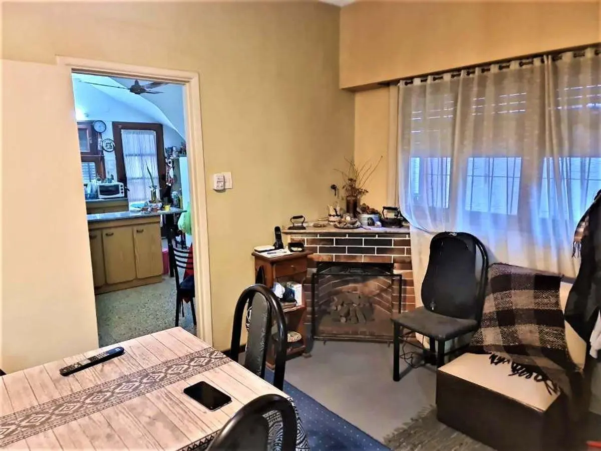 Casa de 220mt2 y 6 ambientes en venta, Parque Bernal 2