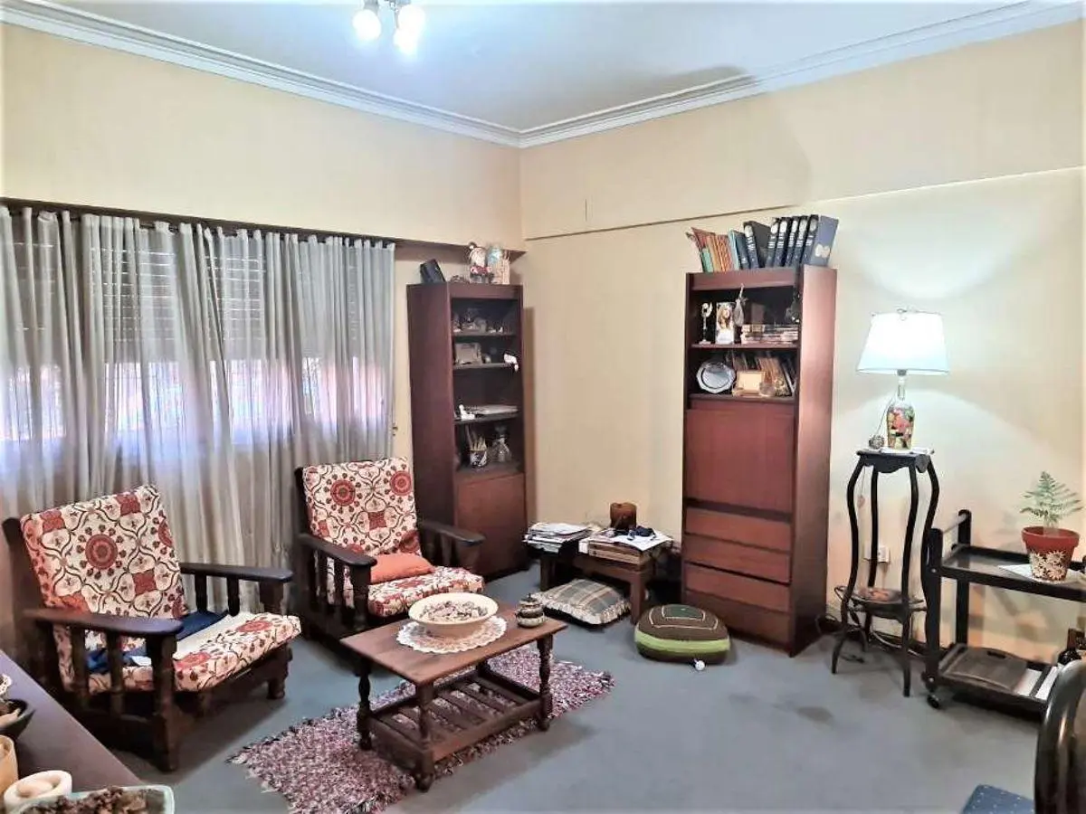 Casa de 220mt2 y 6 ambientes en venta, Parque Bernal 3