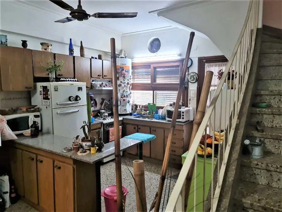 Casa de 220mt2 y 6 ambientes en venta, Parque Bernal 5