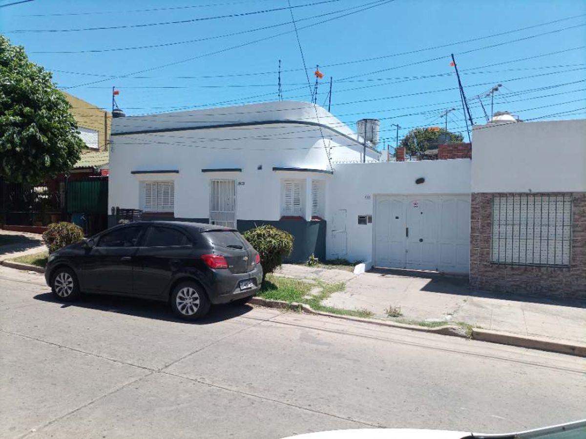 Casa con 155 m² totales y 2 dormitorios en venta en Villa Mafalda