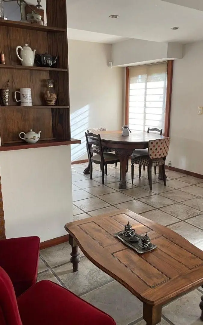 Casa con 216 m² y 3 dormitorios en venta en Parque Bernal 4