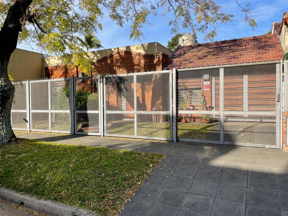 Casa con 216 m² y 3 dormitorios en venta en Parque Bernal
