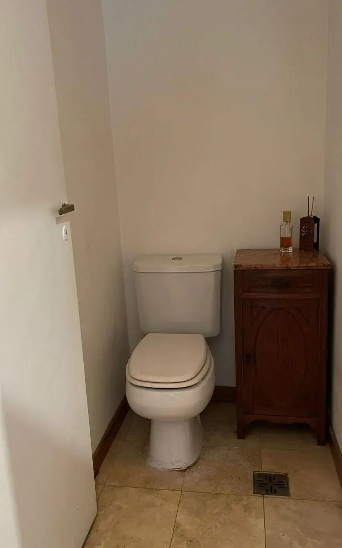 Casa con 2 dormitorios y 250 m2 en venta en Parque Bernal 5