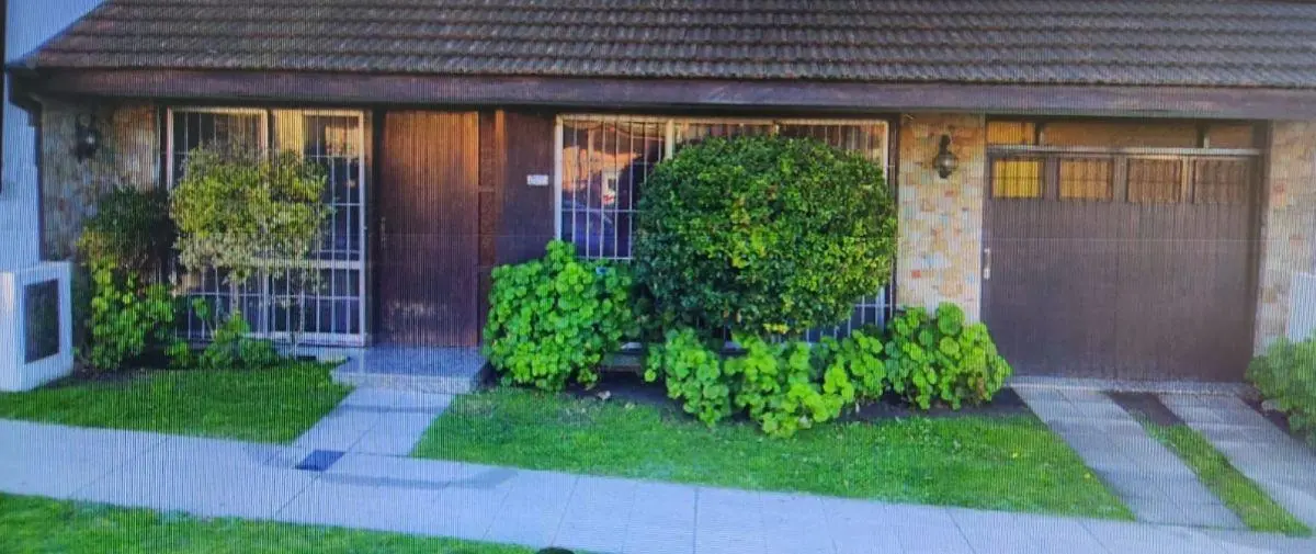 Casa de 250 m² con 4 dormitorios en venta en Parque Bernal 4