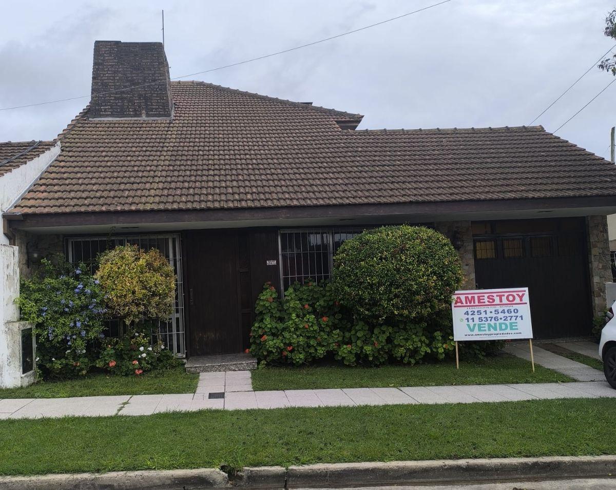 Casa de 250 m² con 4 dormitorios en venta en Parque Bernal