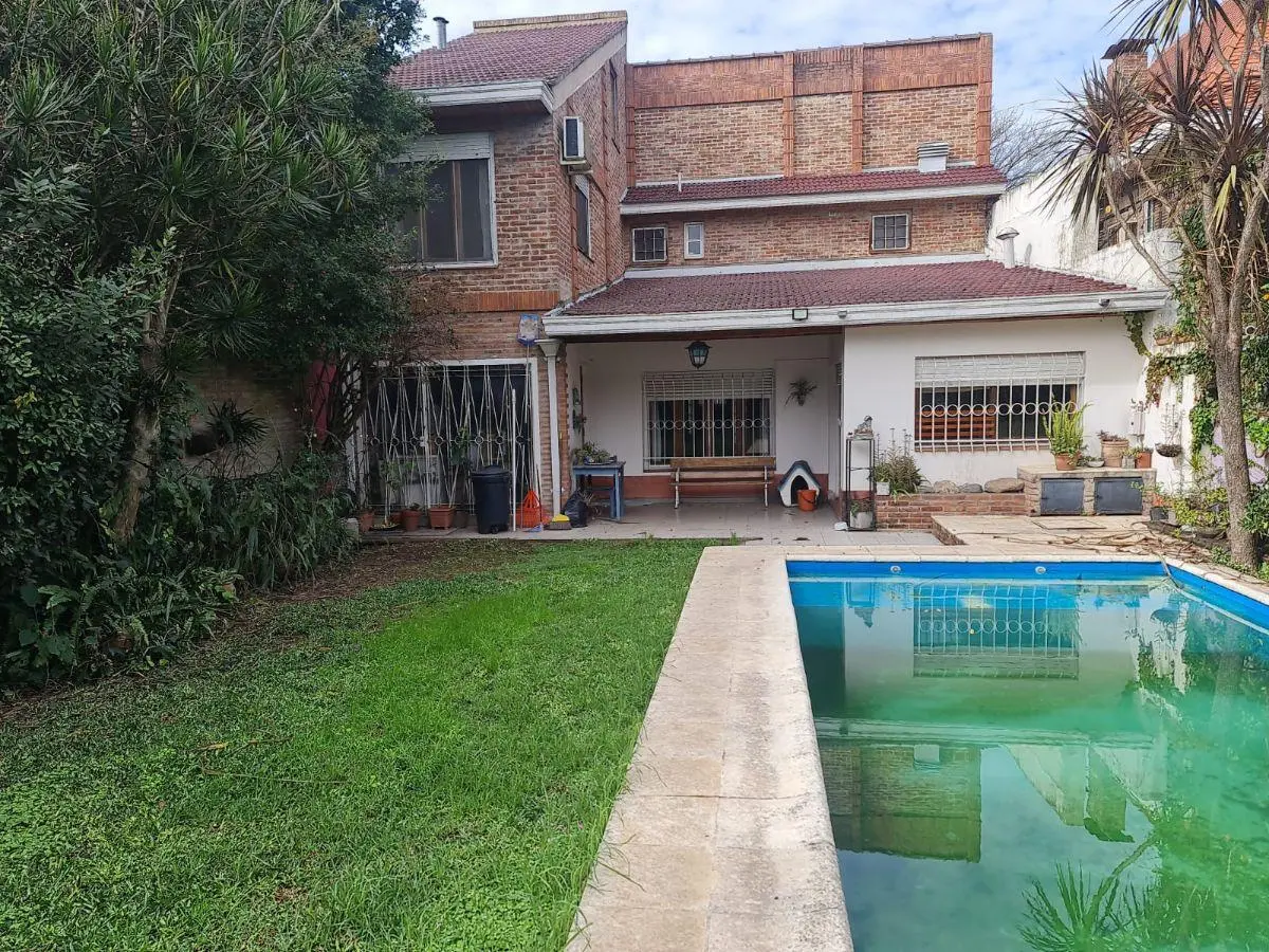 Chalet de 4 ambientes en venta en Parque Bernal 4
