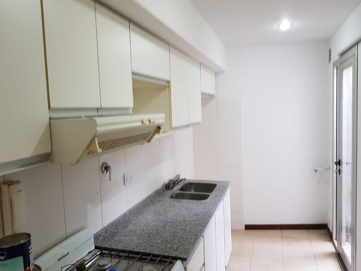 Foto de MONOAMBIENTE AMPLIO PLANTA BAJA EN VENTA BERNAL VILLA CRAMER 200 MTS, imagen 5