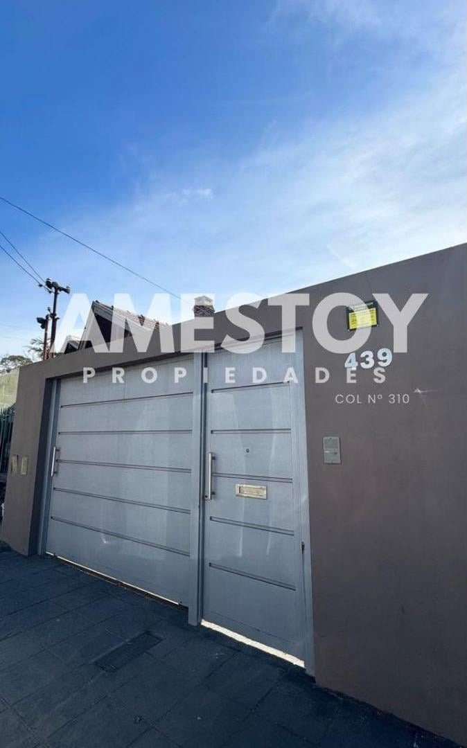 Foto de CASA VENTA BARRIO PARQUE BERNAL IMPECABLE TRES DORMITORIOS ESCRITORIO, imagen 1