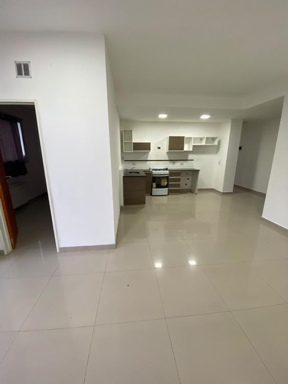Precioso Departamento 3 Ambientes con Cochera en Quilmes 3