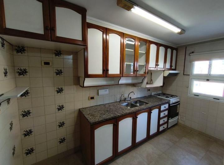 Imperdible semipiso 3 ambientes con cochera en zona Plaza Conesa 5
