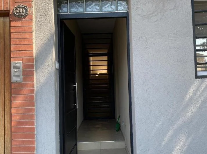 Imperdible PH 3 ambientes primer piso por escalera en Bernal Oeste 1