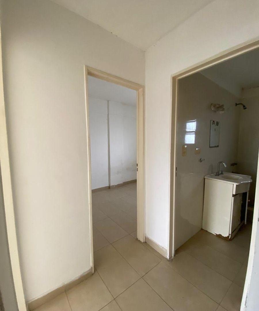 Foto de Departamento 3 ambientes con cochera en Berazategui Centro - Bajas, imagen 2