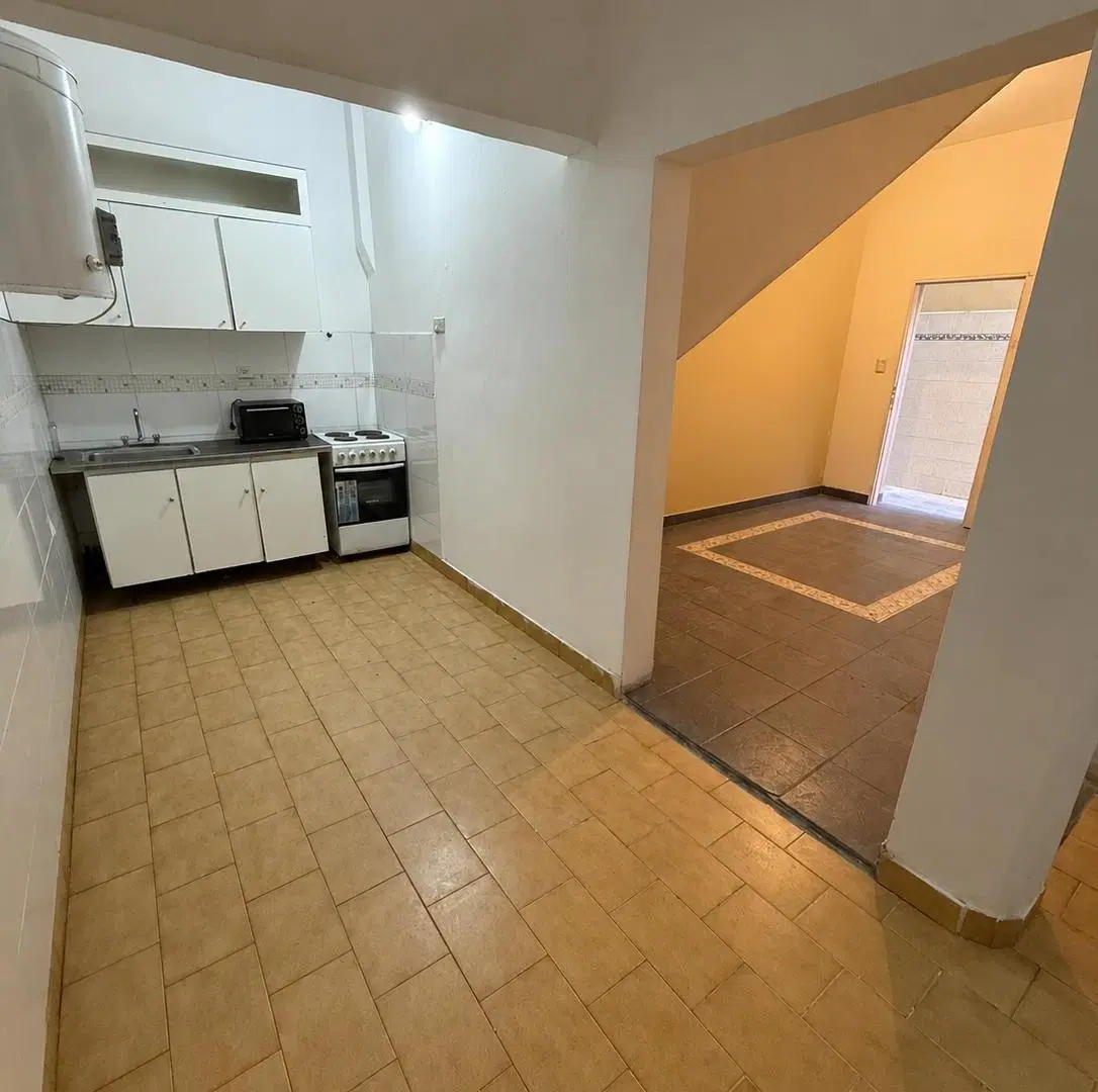 ¡Depto 3 ambientes con patio en Bernal Oeste! 2