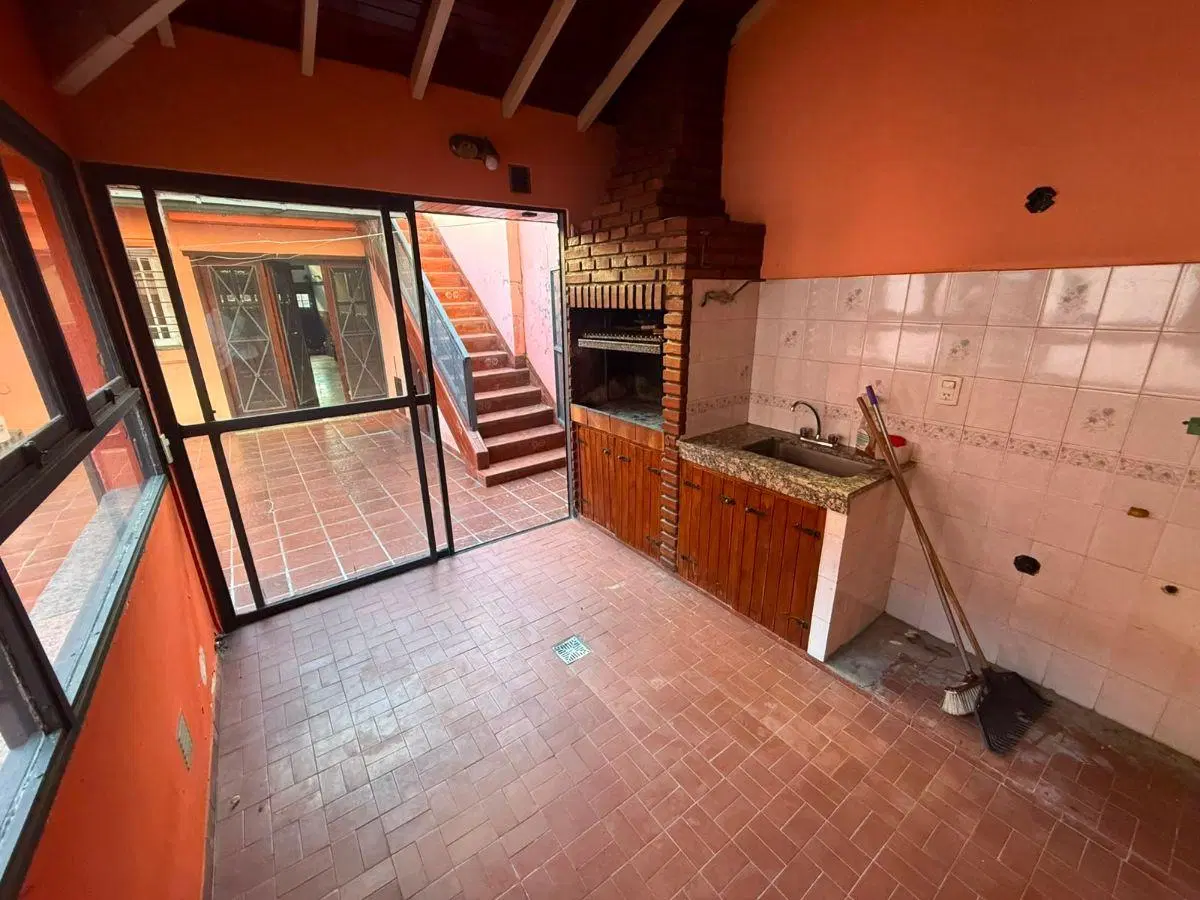 Imperdible chalet con patio y terraza, 3 ambientes, en barrio Los Cedros 5
