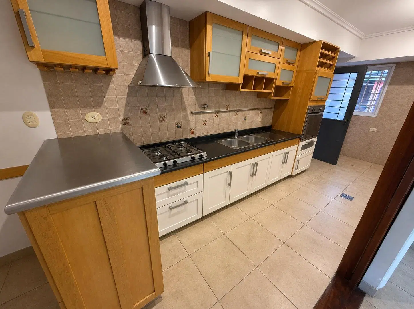 Imperdible chalet con patio y terraza, 3 ambientes, en barrio Los Cedros 8