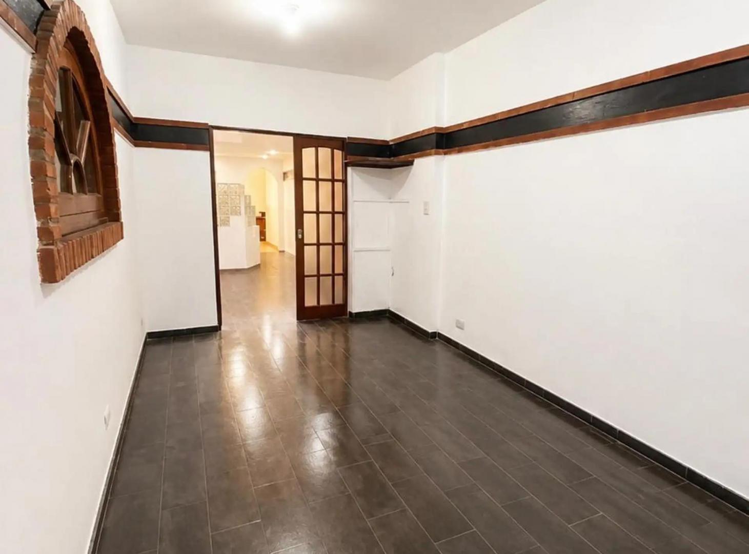 Foto de Triplex en venta frente a estación Don Bosco con cochera, totalmente, imagen 4