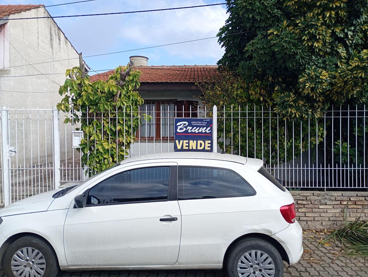 Foto de Chalet en venta 3 ambientes con patio y entrada de auto – Ezpeleta, imagen 1