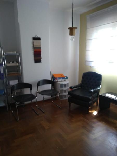 Casa de 5 ambientes en venta Quilmes c/ jardín