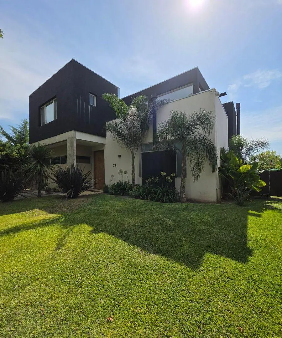 Venta casa barrancas de iraola Hudson pileta 2