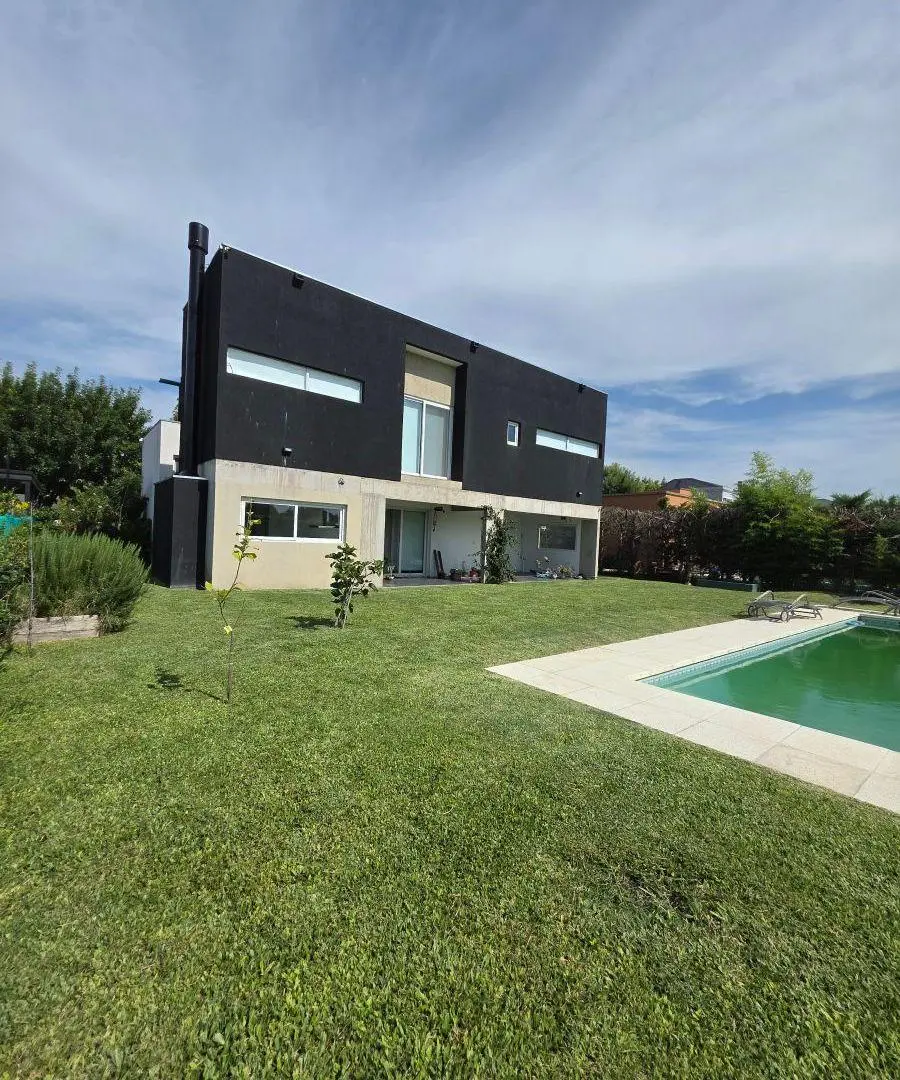 Venta casa barrancas de iraola Hudson pileta 4