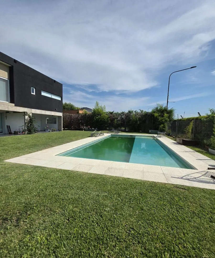 Venta casa barrancas de iraola Hudson pileta 1