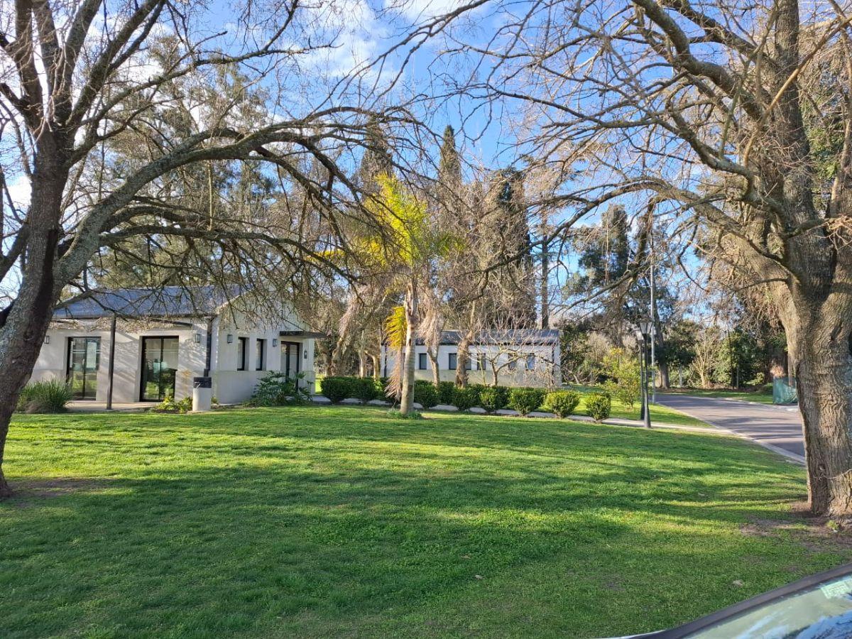 Foto de Lote en venta de 361 m2 en barrio residencial La Vikkina, El pato, imagen 1
