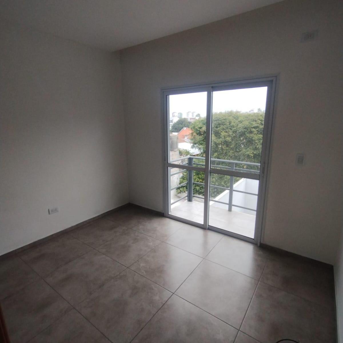 Departamento 4 ambientes en VENTA en Quilmes con cochera