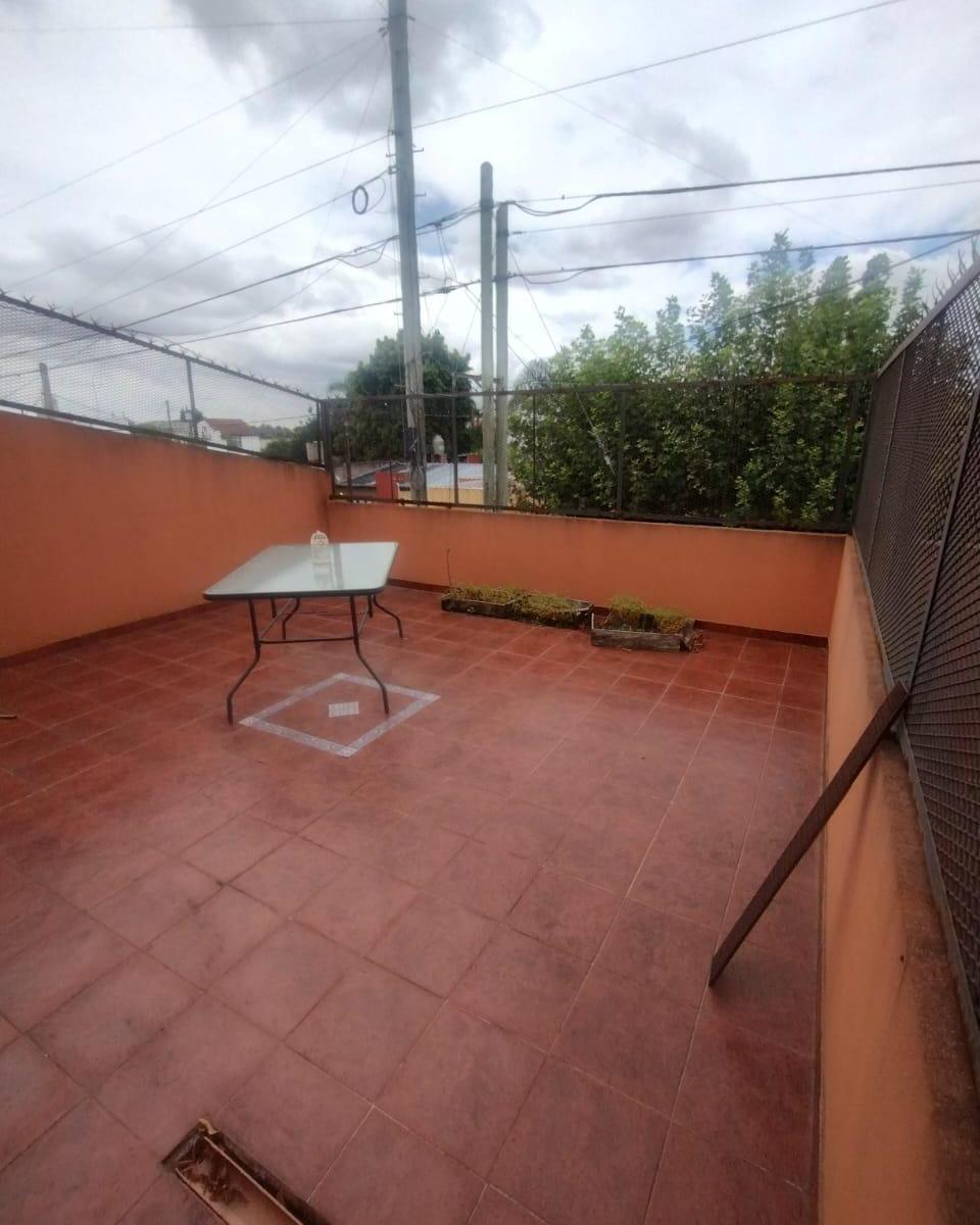 Casa en Venta en Quilmes - 4 Dorm. y Cochera Excelente Ubicación 3