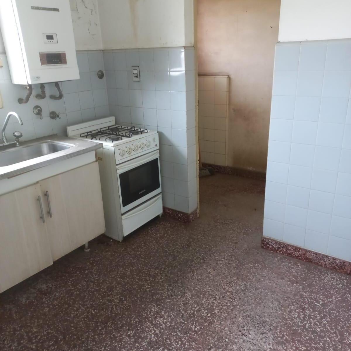DEPARTAMENTO TRES AMBIENTES EN MUY BUENA UBICACION