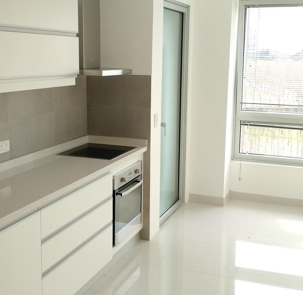Impecable Unidad con 3 Amplias Suites, Baulera y 2 Cocheras. 3