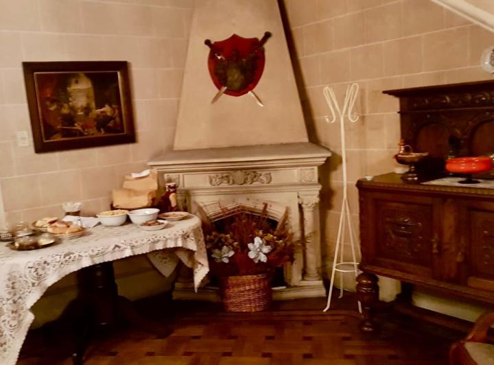 Residencia estilo Tudor con características únicas y ubicación preferencial. 4