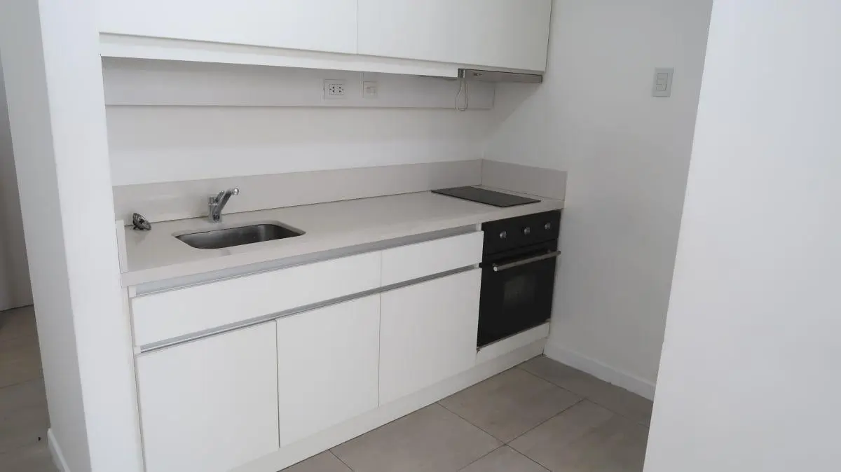 Estudio con balcón aterrazado con vista abierta y cochera. 5