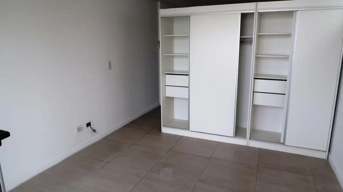 Estudio con balcón aterrazado con vista abierta y cochera. 3