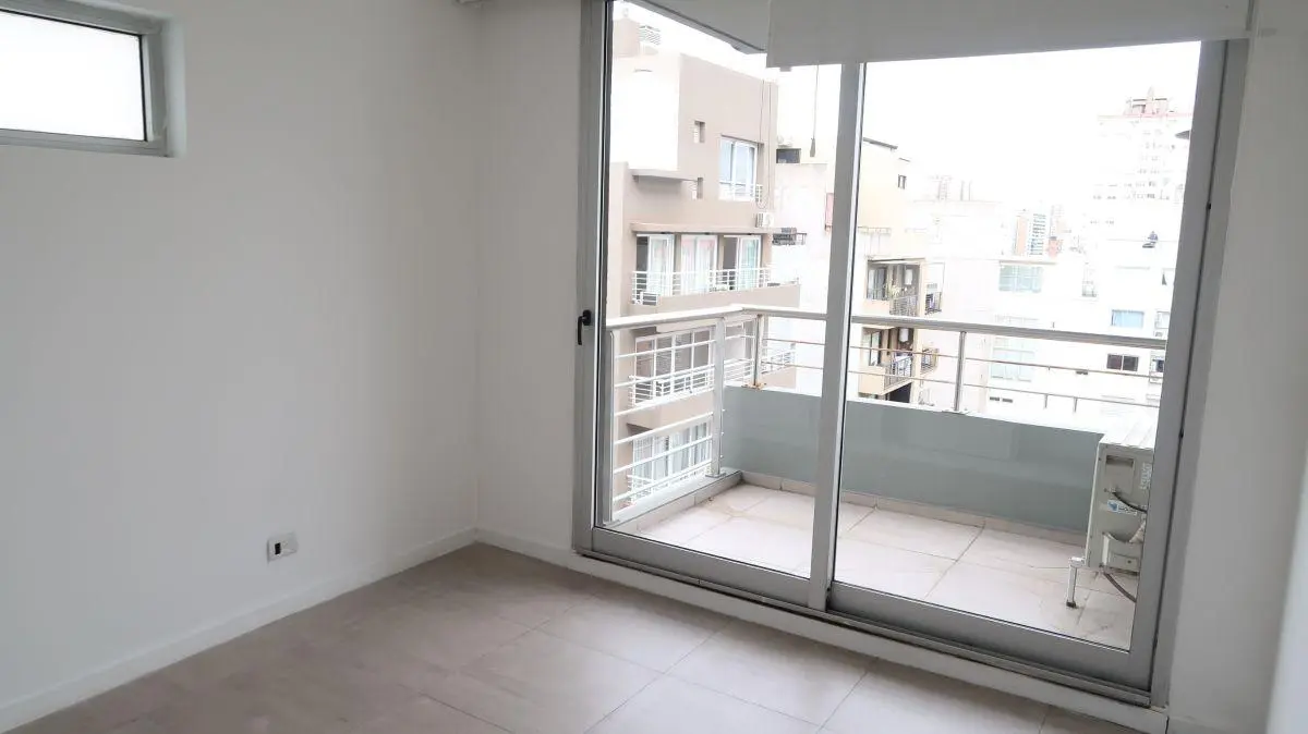 Estudio con balcón aterrazado con vista abierta y cochera. 4